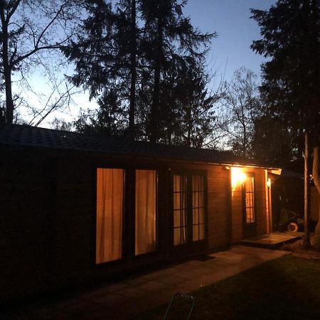 3 Slaapkamer Blokhut Met Opgemaakte Bedden Vila Putten Exterior foto