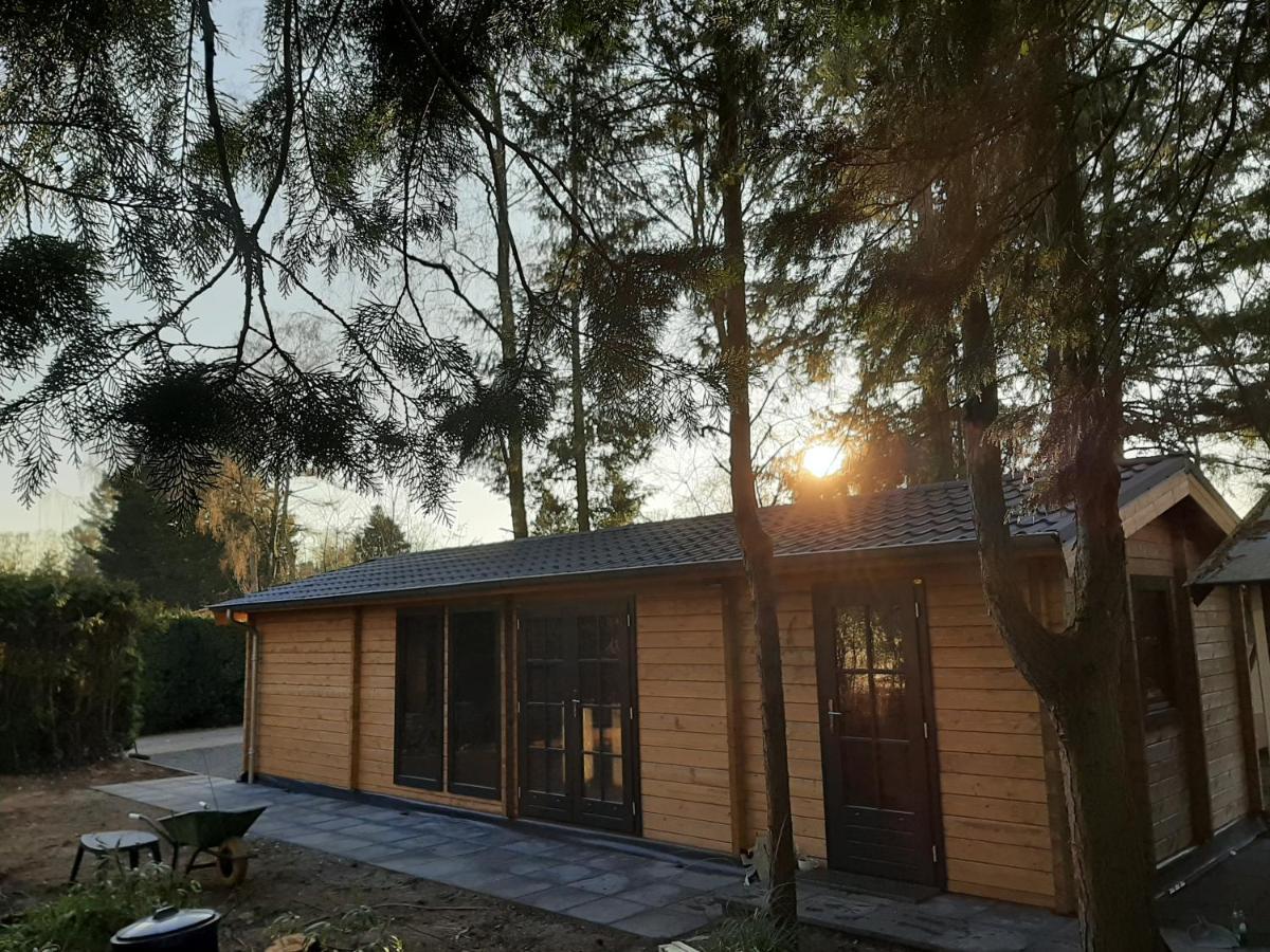 3 Slaapkamer Blokhut Met Opgemaakte Bedden Vila Putten Exterior foto