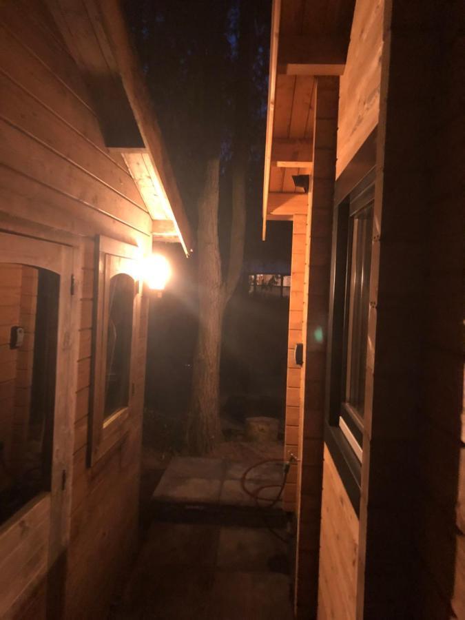 3 Slaapkamer Blokhut Met Opgemaakte Bedden Vila Putten Exterior foto